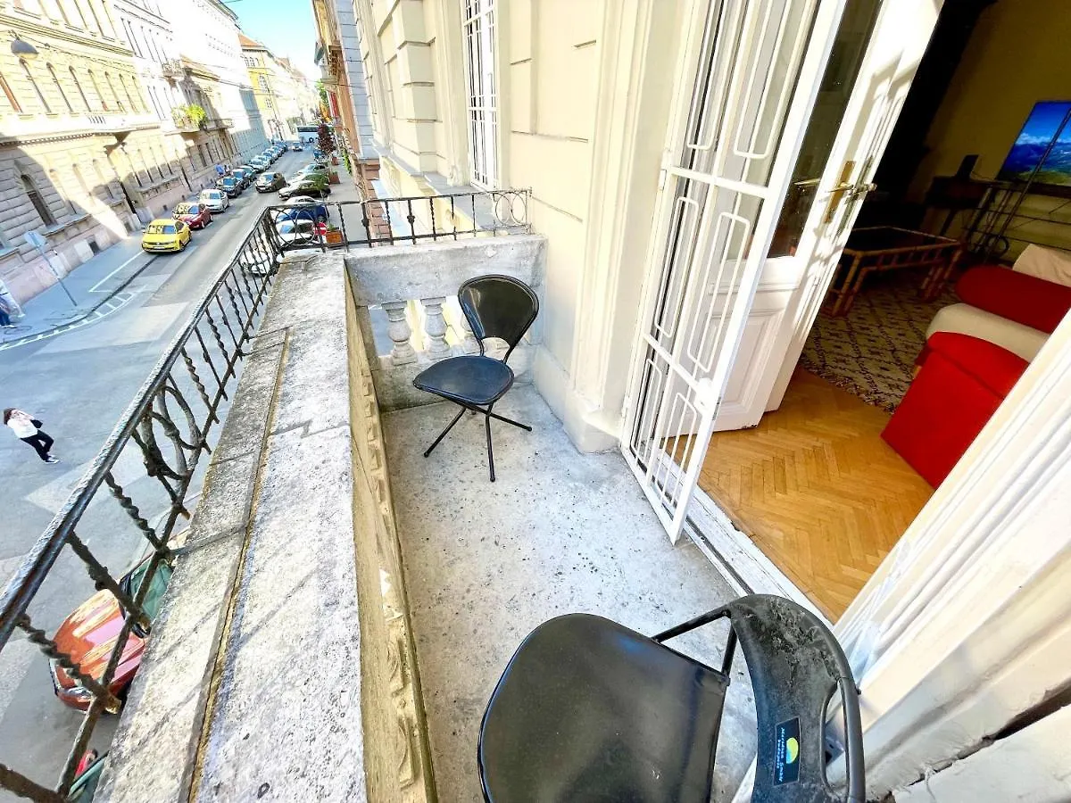 Central Vintage Residency - Balcony & Ac Hungary