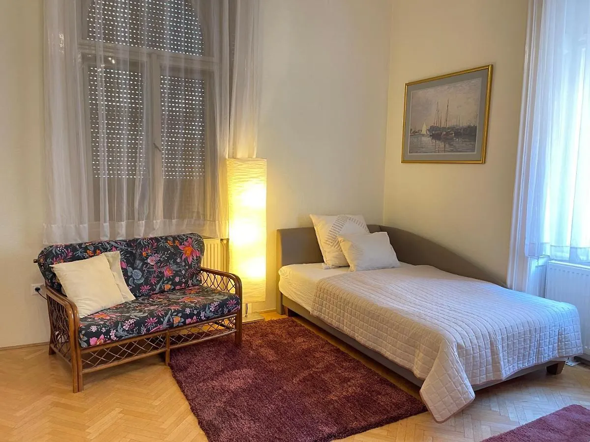 Central Vintage Residency - Balcony & Ac Hungary